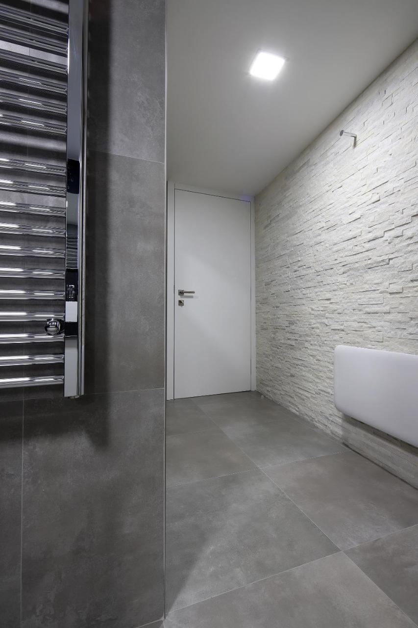 Redrose Apartment *